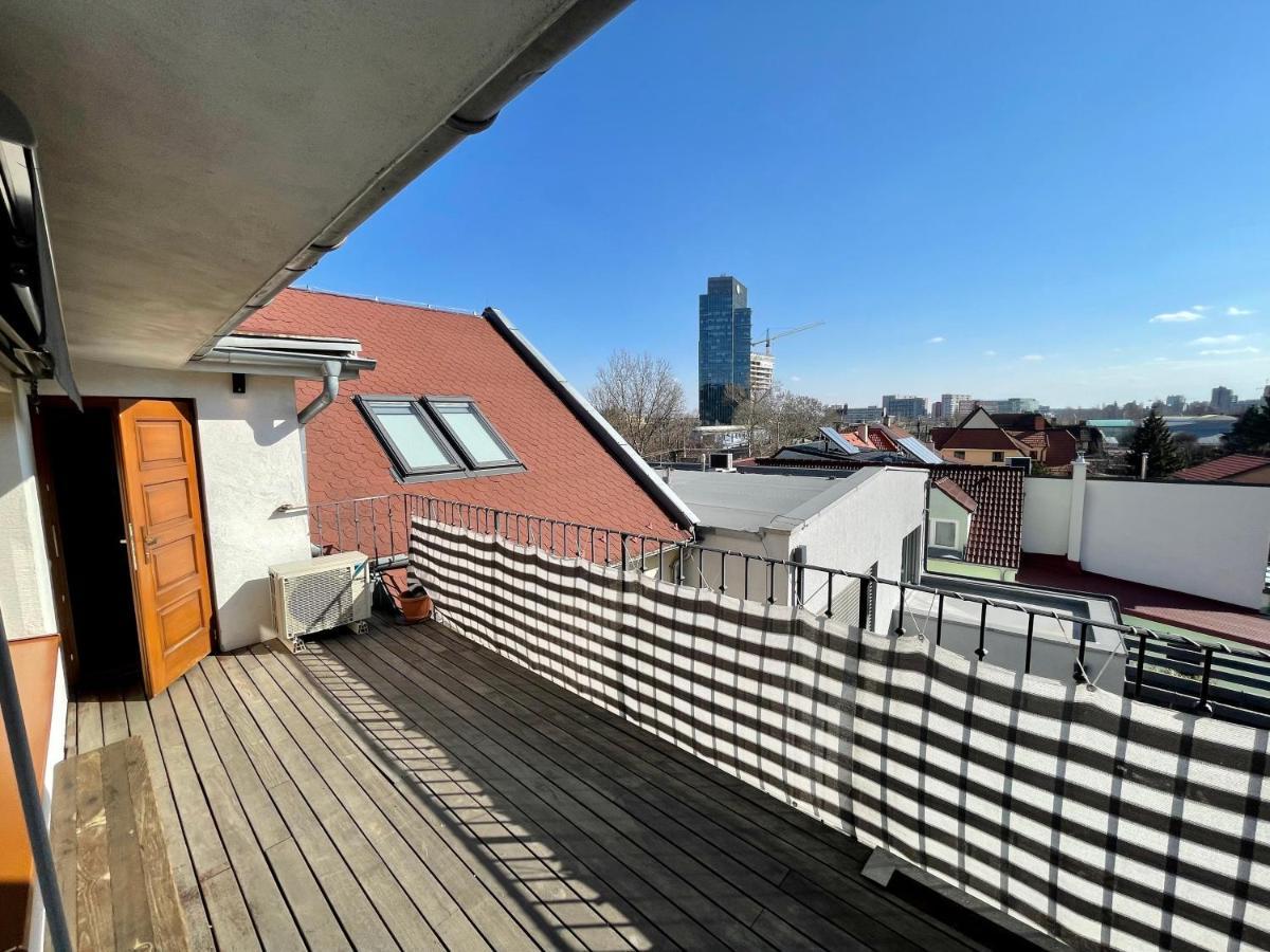 Beautiful And Romantic Penthouse With Two Terraces براتسيلافا المظهر الخارجي الصورة