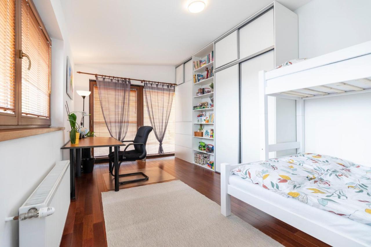 Beautiful And Romantic Penthouse With Two Terraces براتسيلافا المظهر الخارجي الصورة